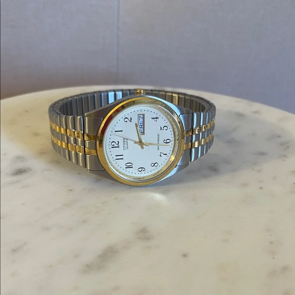 Preowned like New Condition Citizen Men’s watch Two-Tone with Stretch Bracelet. - Picture 3 of 11